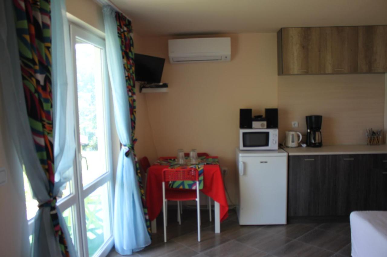 Daskalov Bungalows Chervena Lokva Exteriör bild