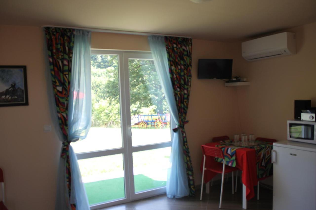 Daskalov Bungalows Chervena Lokva Exteriör bild